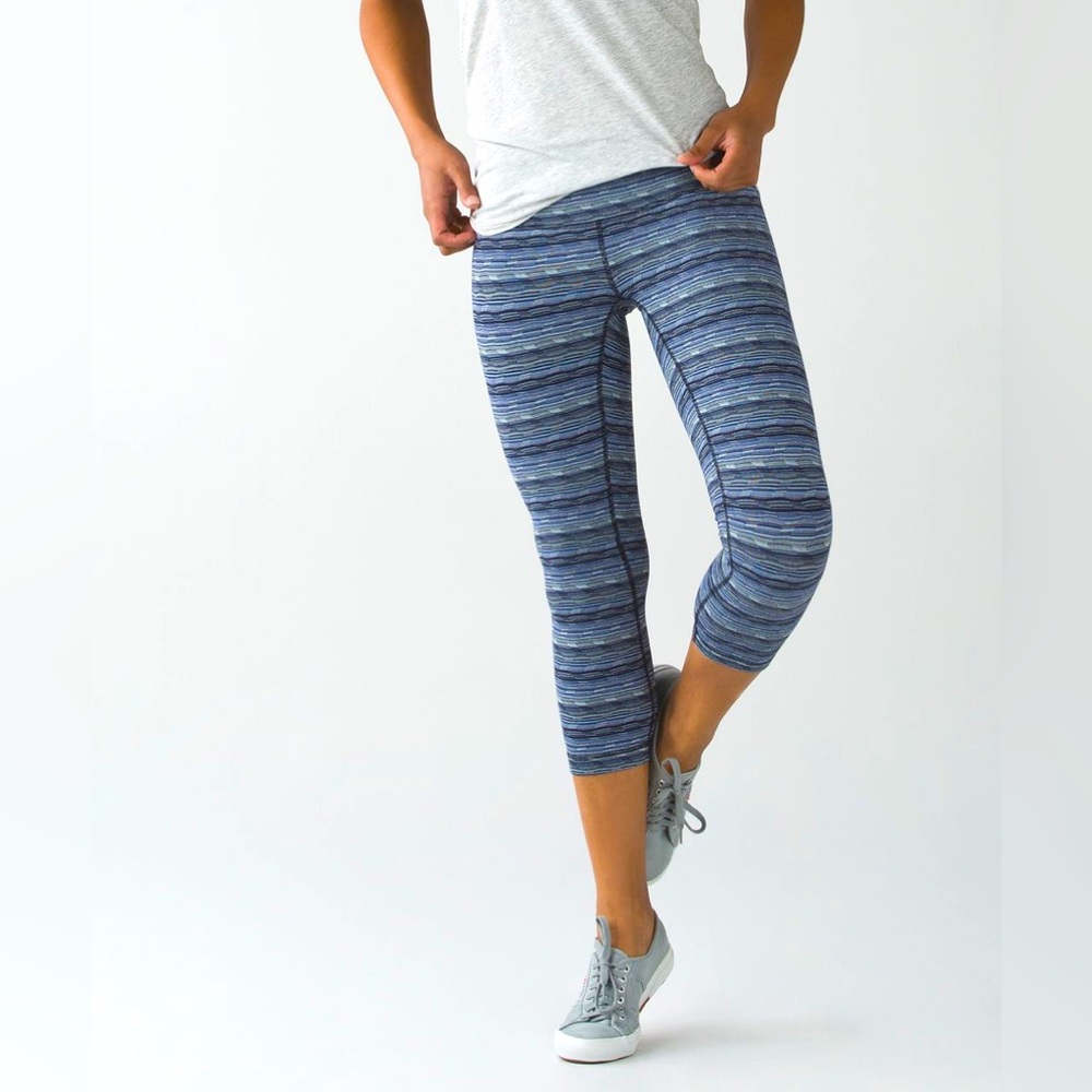 Lululemon Wunder Under Crop III
Space Dye Twist Sapphire. 
Size 6. 
Pristine.